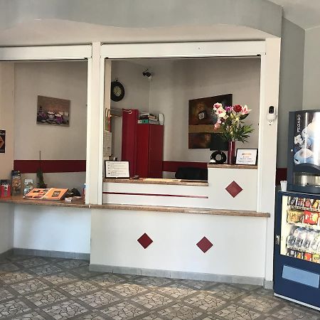 Au Royal Hotel Καρκασόν Εξωτερικό φωτογραφία